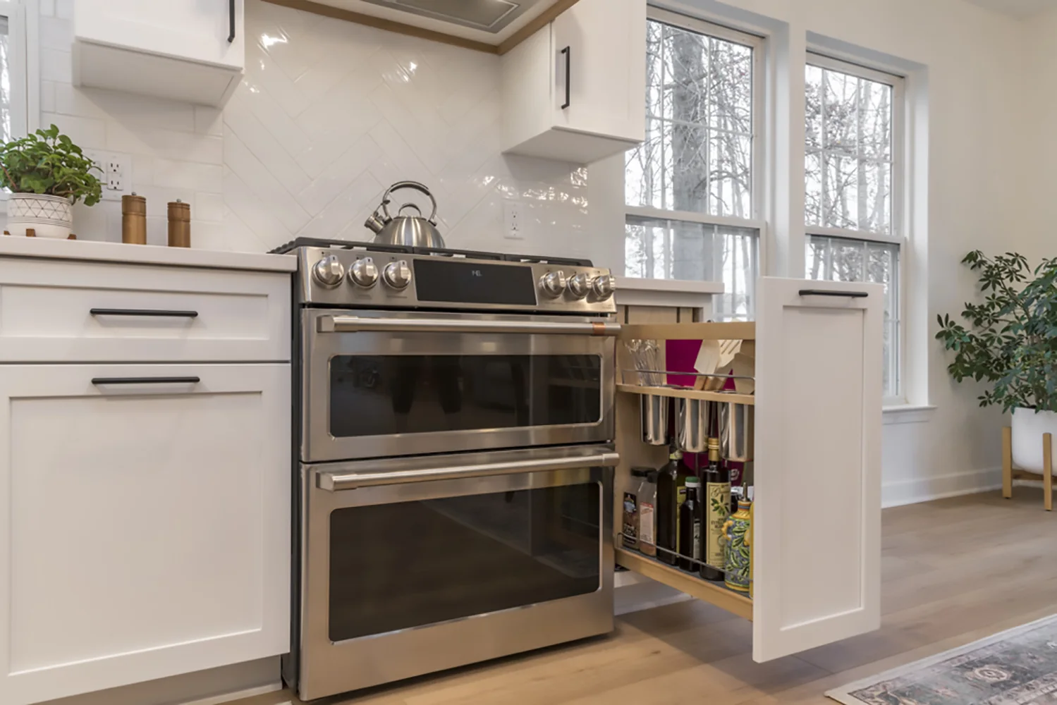 Range and pull-out cooking storage