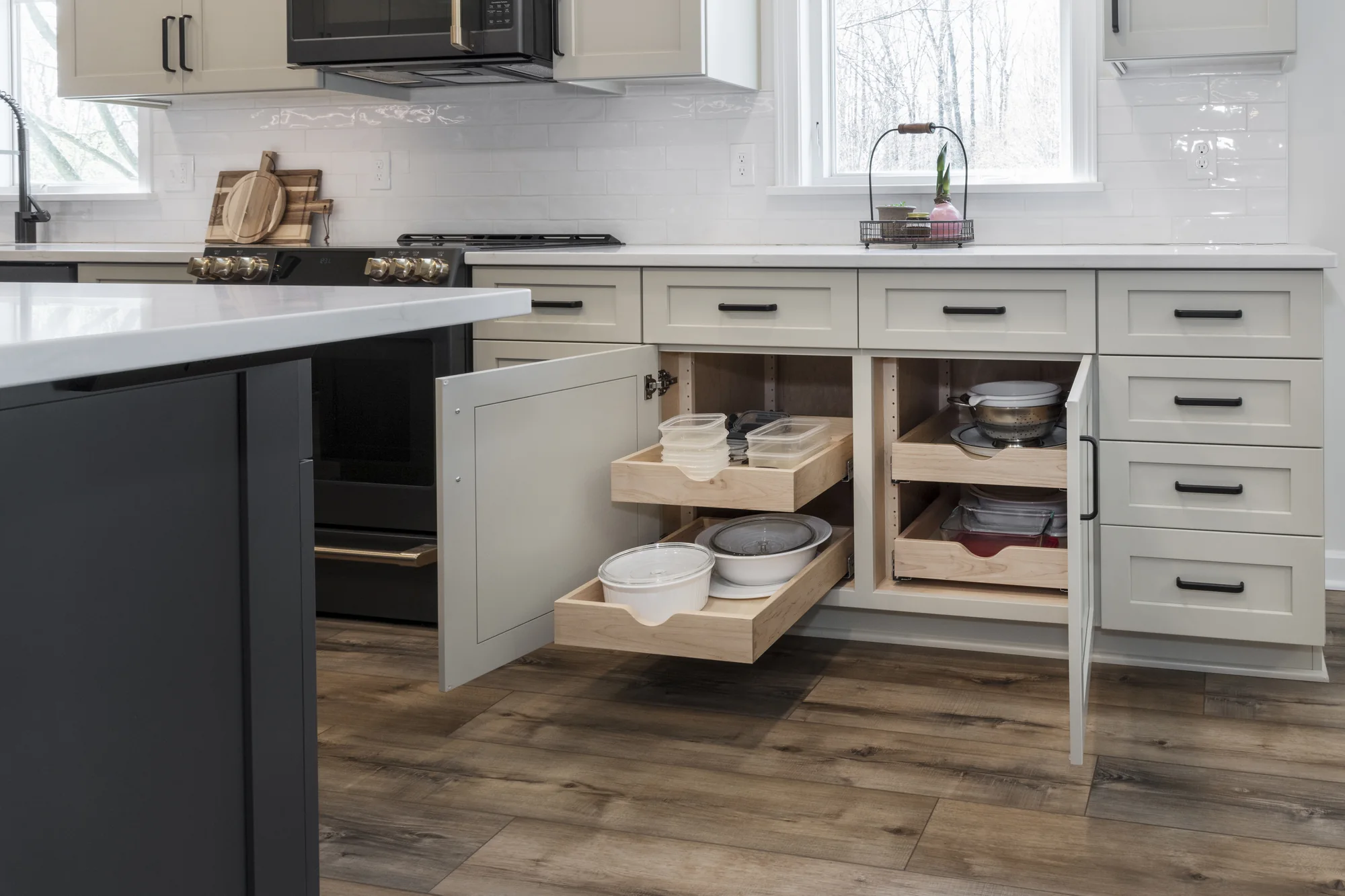 Open pull-out shelves for cookware and serving pieces